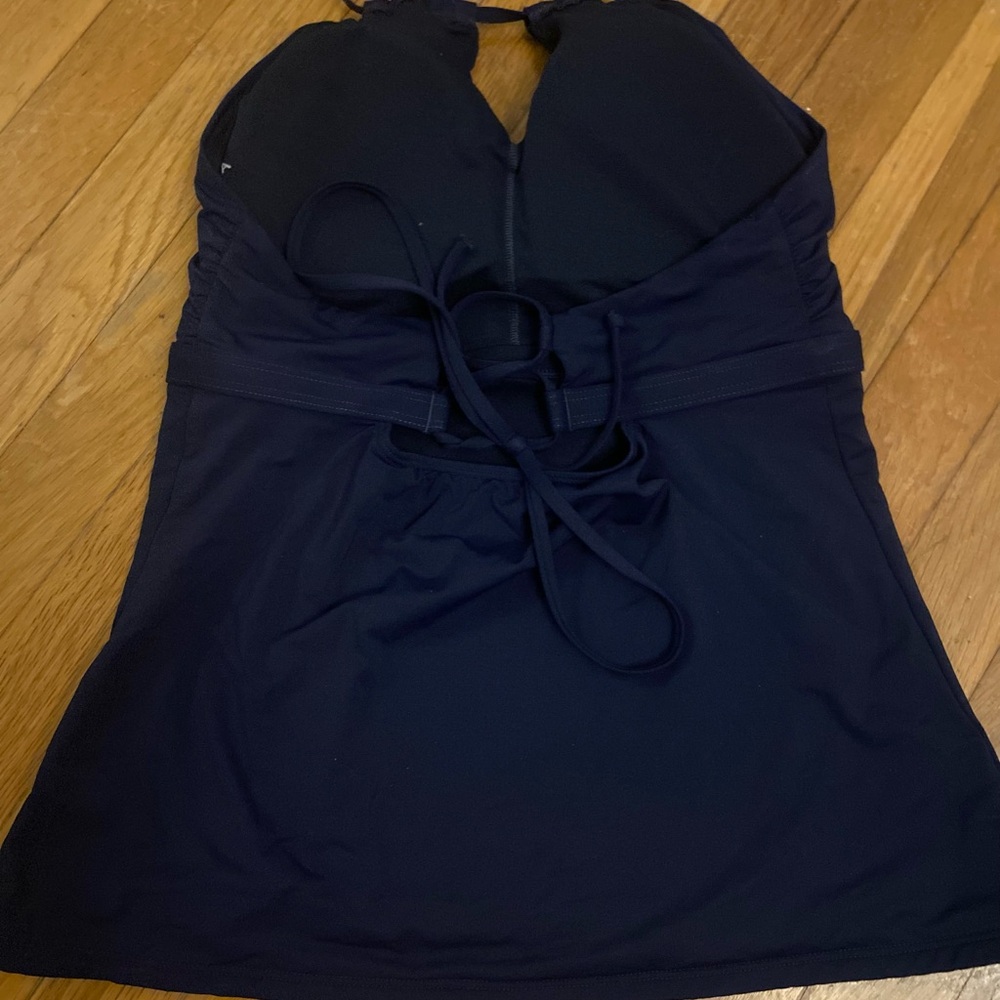 Athleta “key hole” swim suit top - Picture 7 of 7